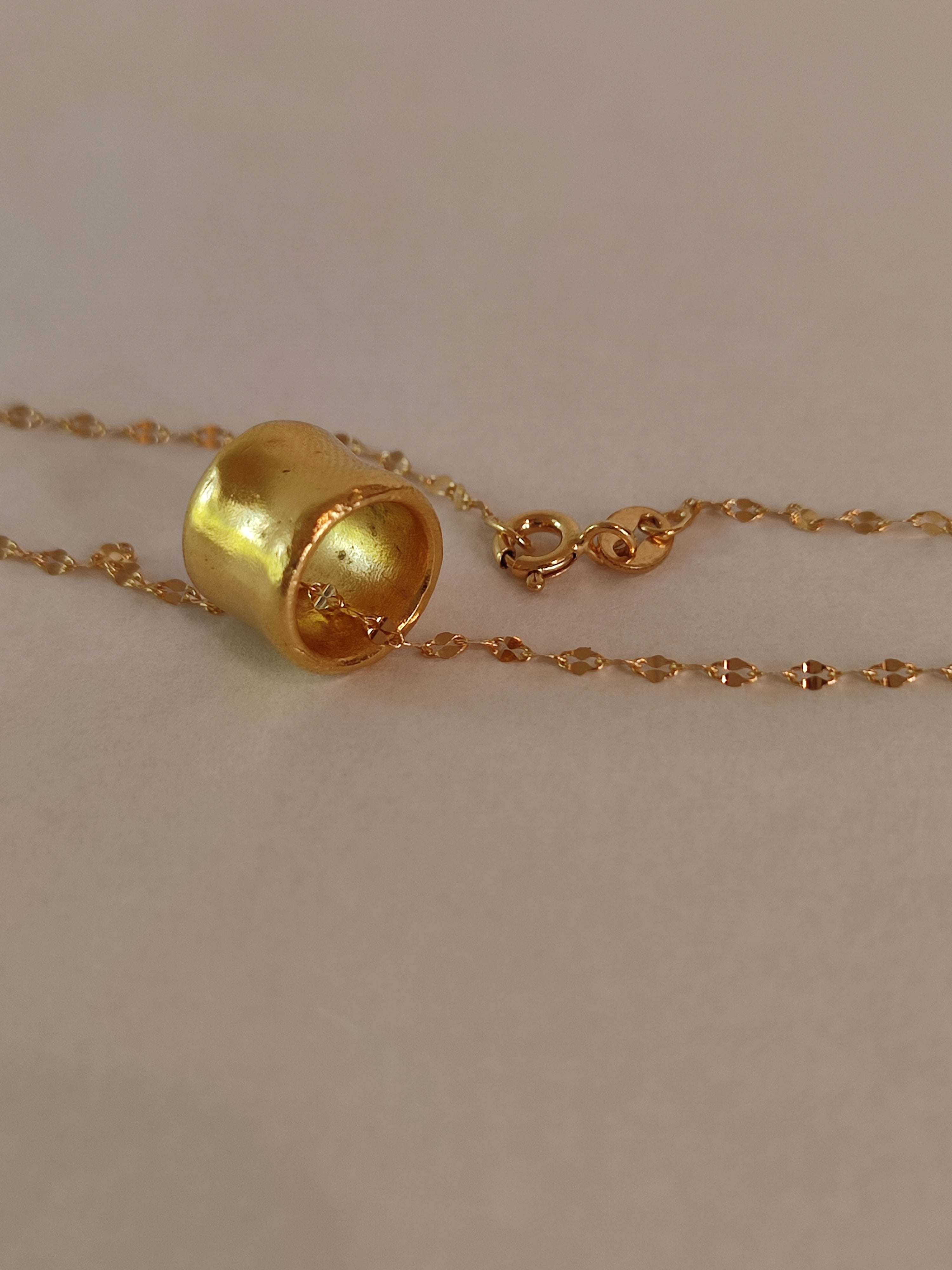 שרשרת תליון מרובעת זהב מט קטן