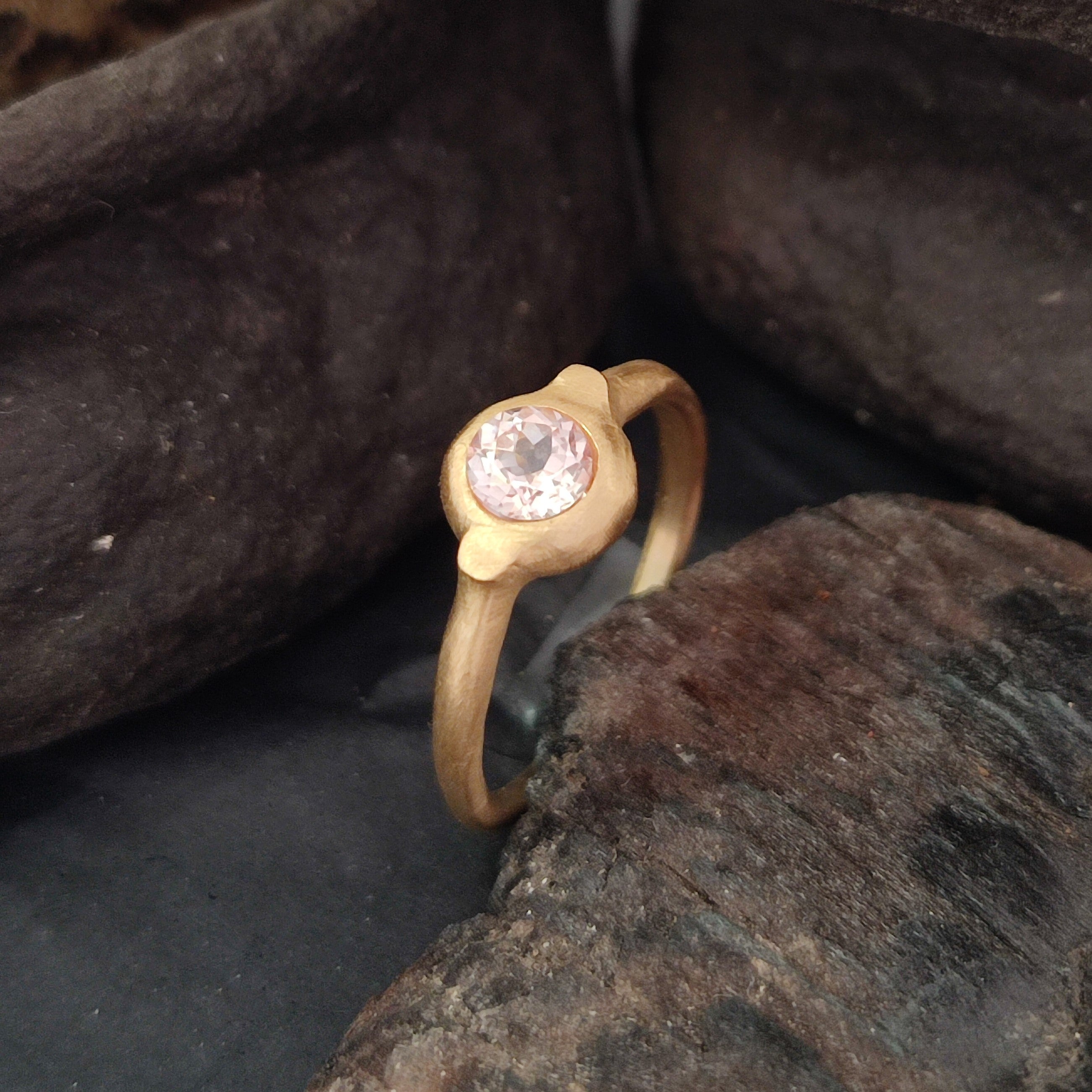 round morganite gold ring