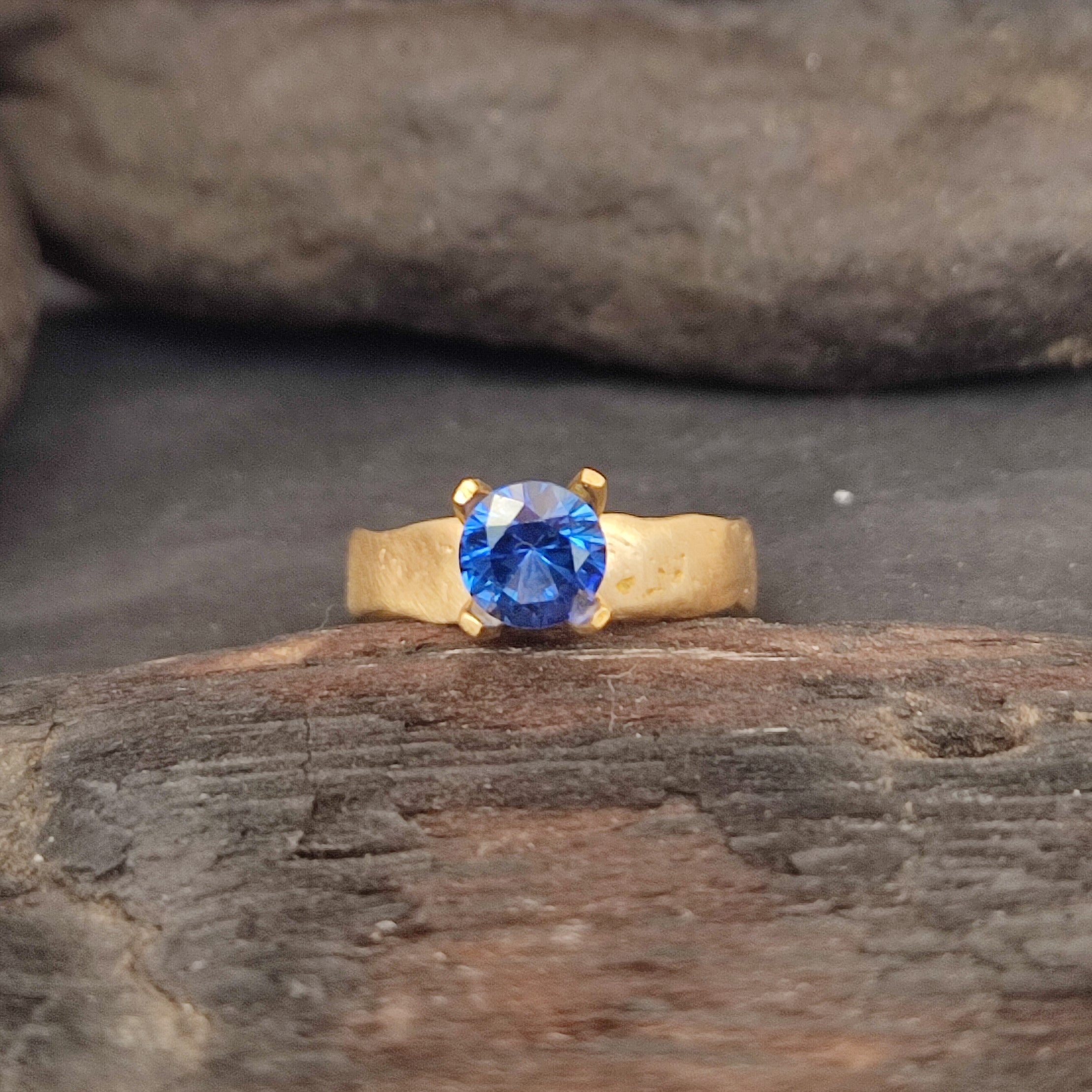 dark blue sapphire gold ring