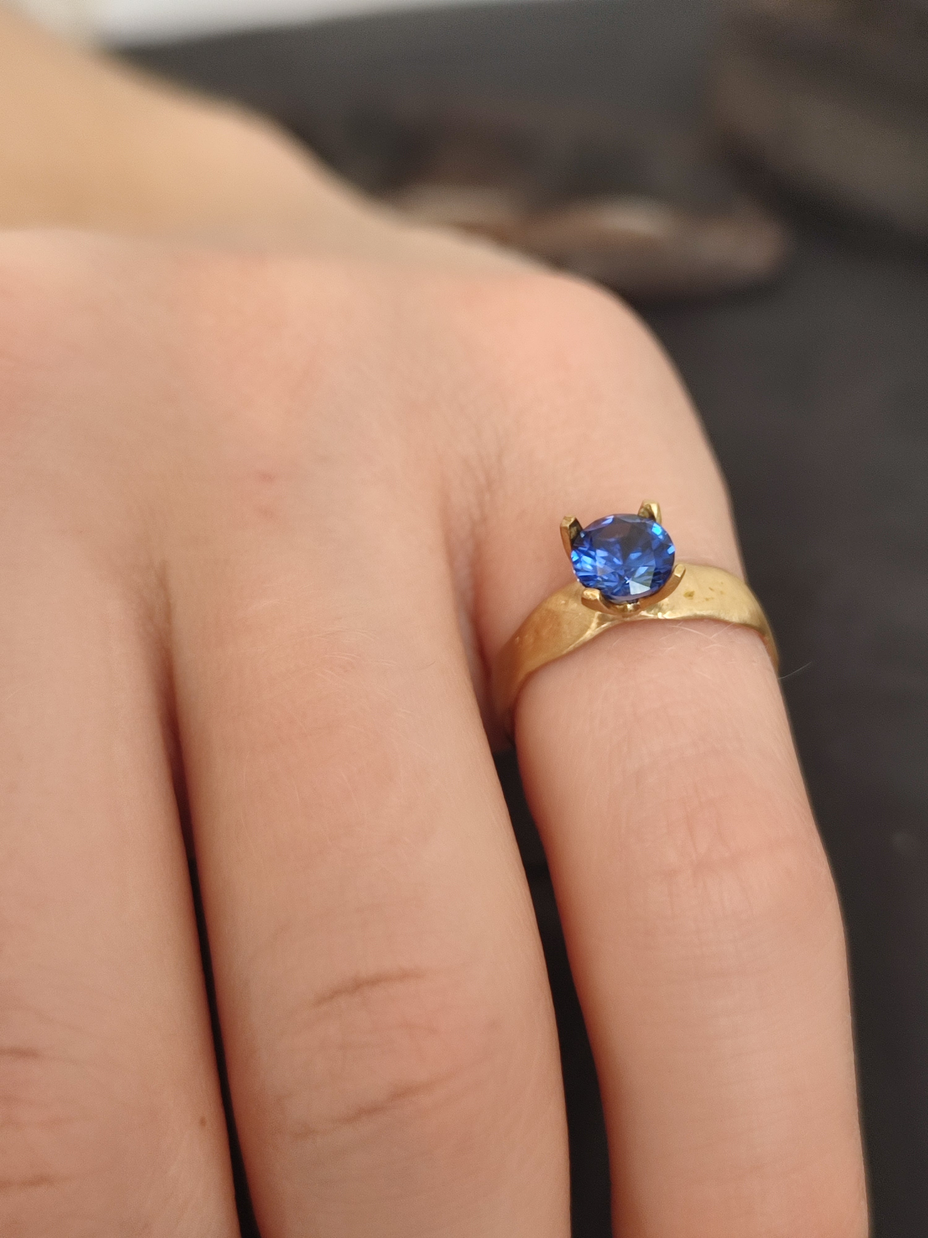 Diffusion Blue Sapphire with Carved Gold Band