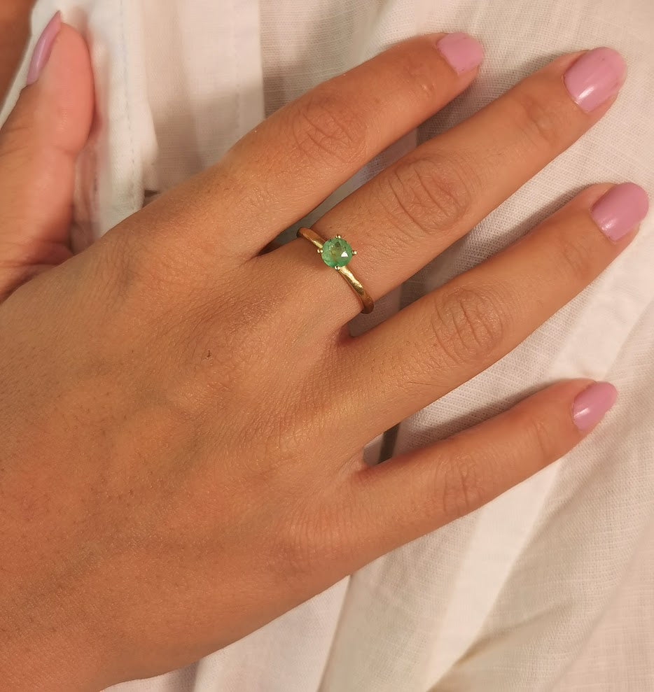 Green Emerald 4 Prong Gold Ring