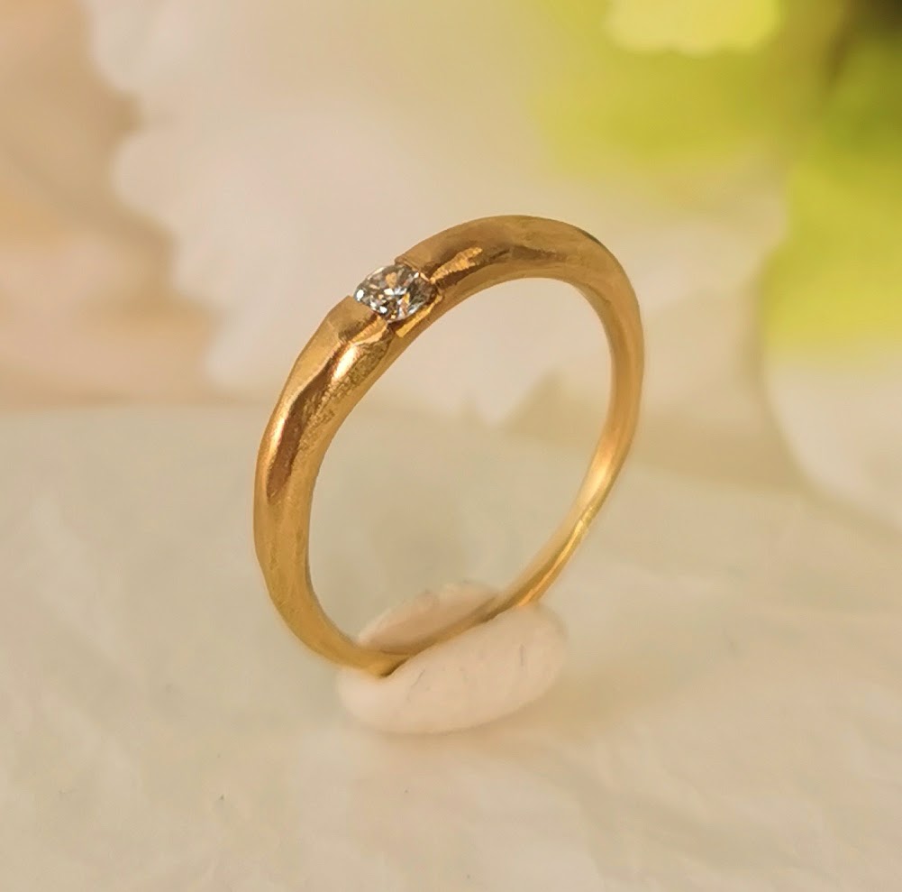smooth gold and diamond ring