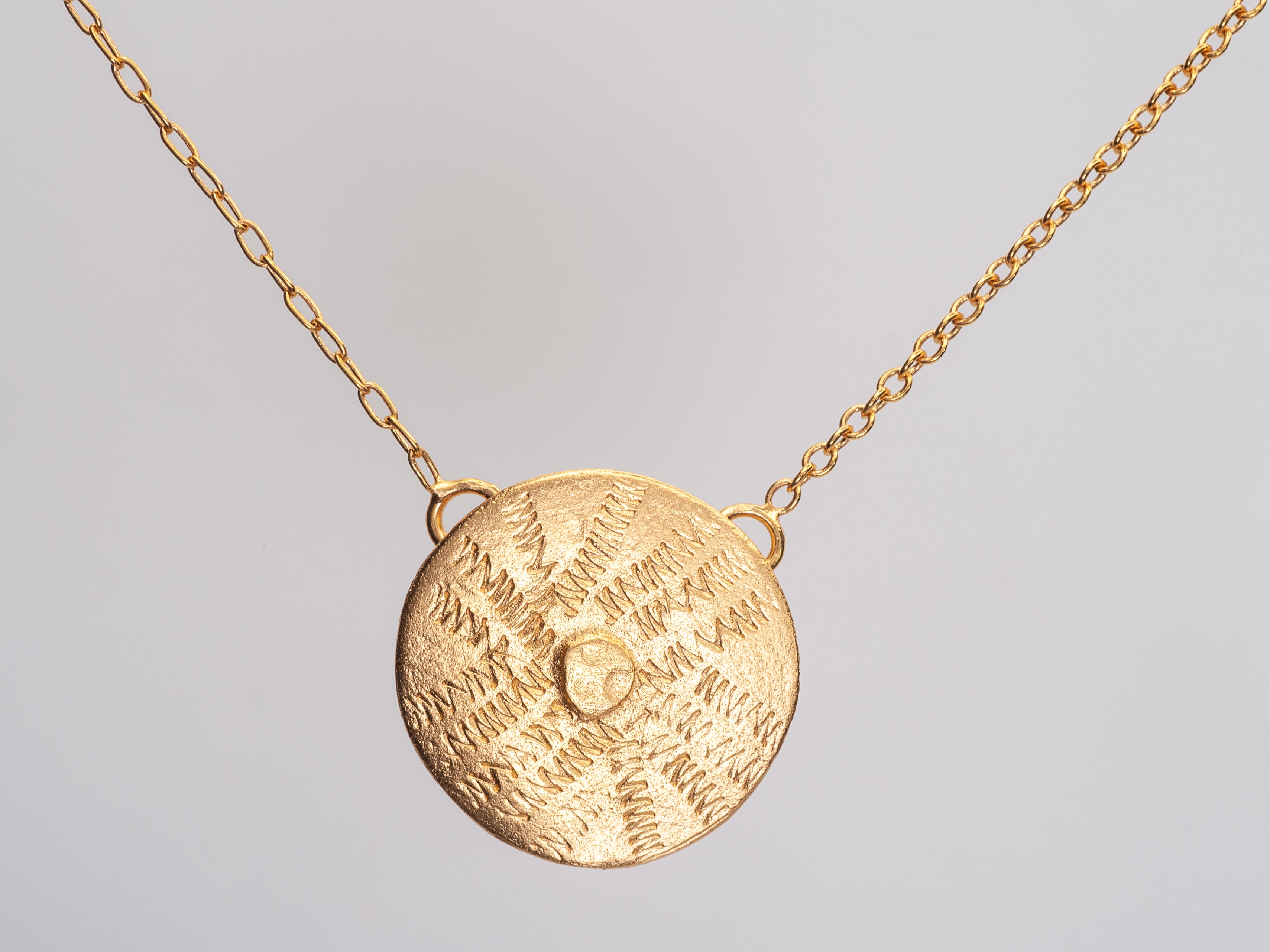 שרשרת תליון עיגול קטן 14 קראט זהב מרוקן