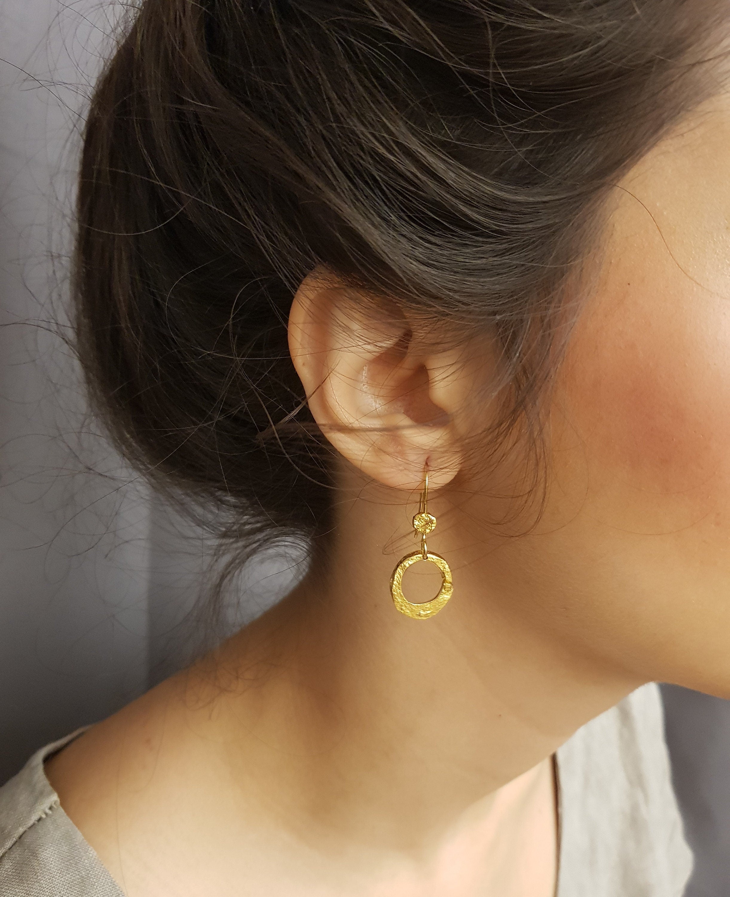 gold circle hoop earrings