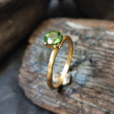 Beyond Diamonds: Exploring Alternative Gemstones for Engagement Rings