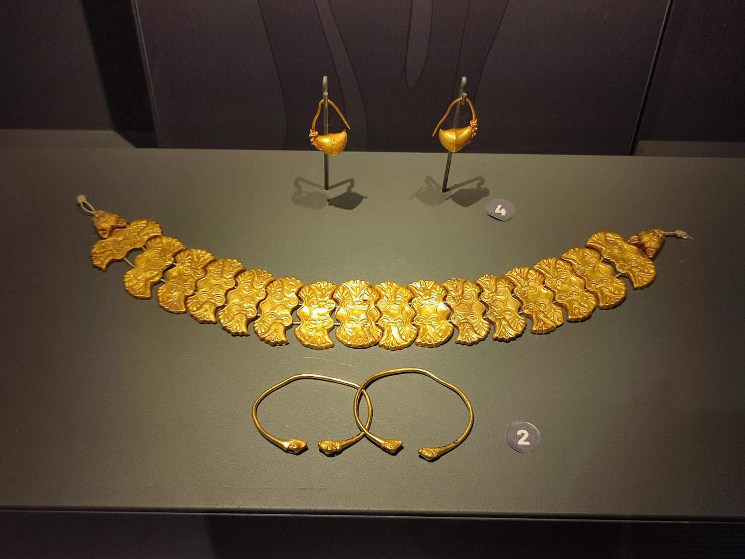 The Symbolism of Gold in Ancient Cultures and Modern DesignZadokGold