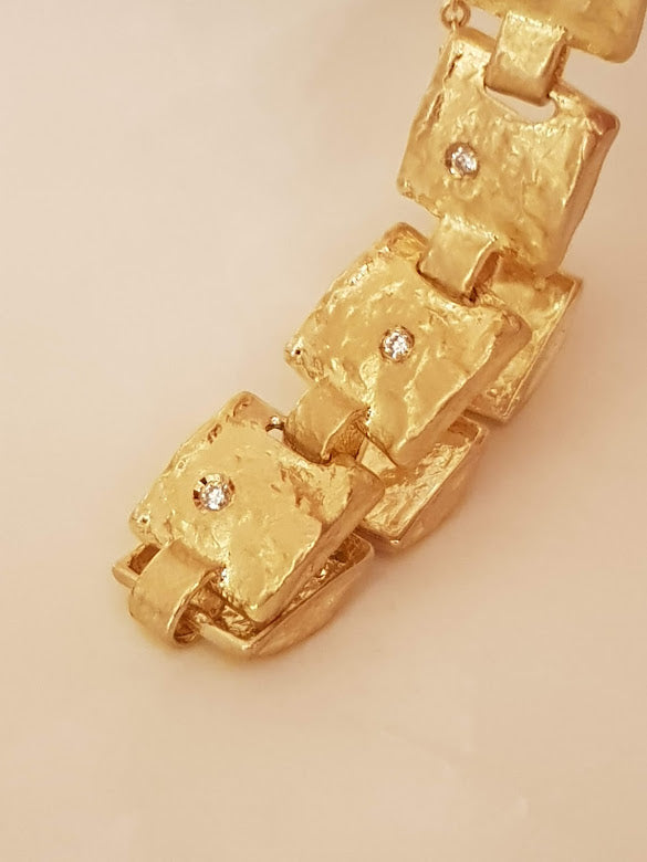 Textured 18k Gold Link Bracelet with Diamonds