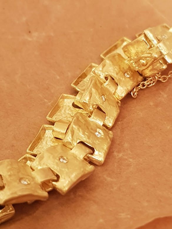 Textured 18k Gold Link Bracelet with Diamonds