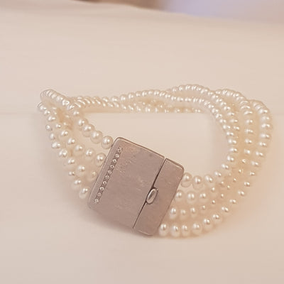 4 strand white pearl bracelet