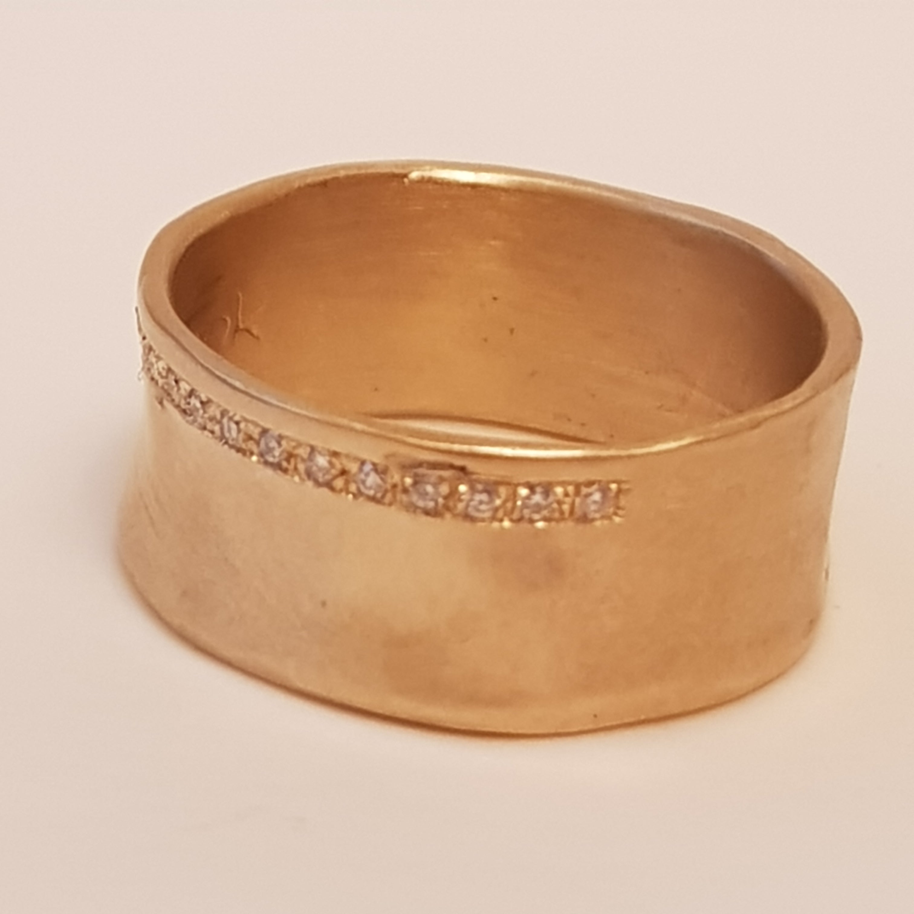 18k Yellow Gold Diamond Wedding Ring 18 Small Diamonds