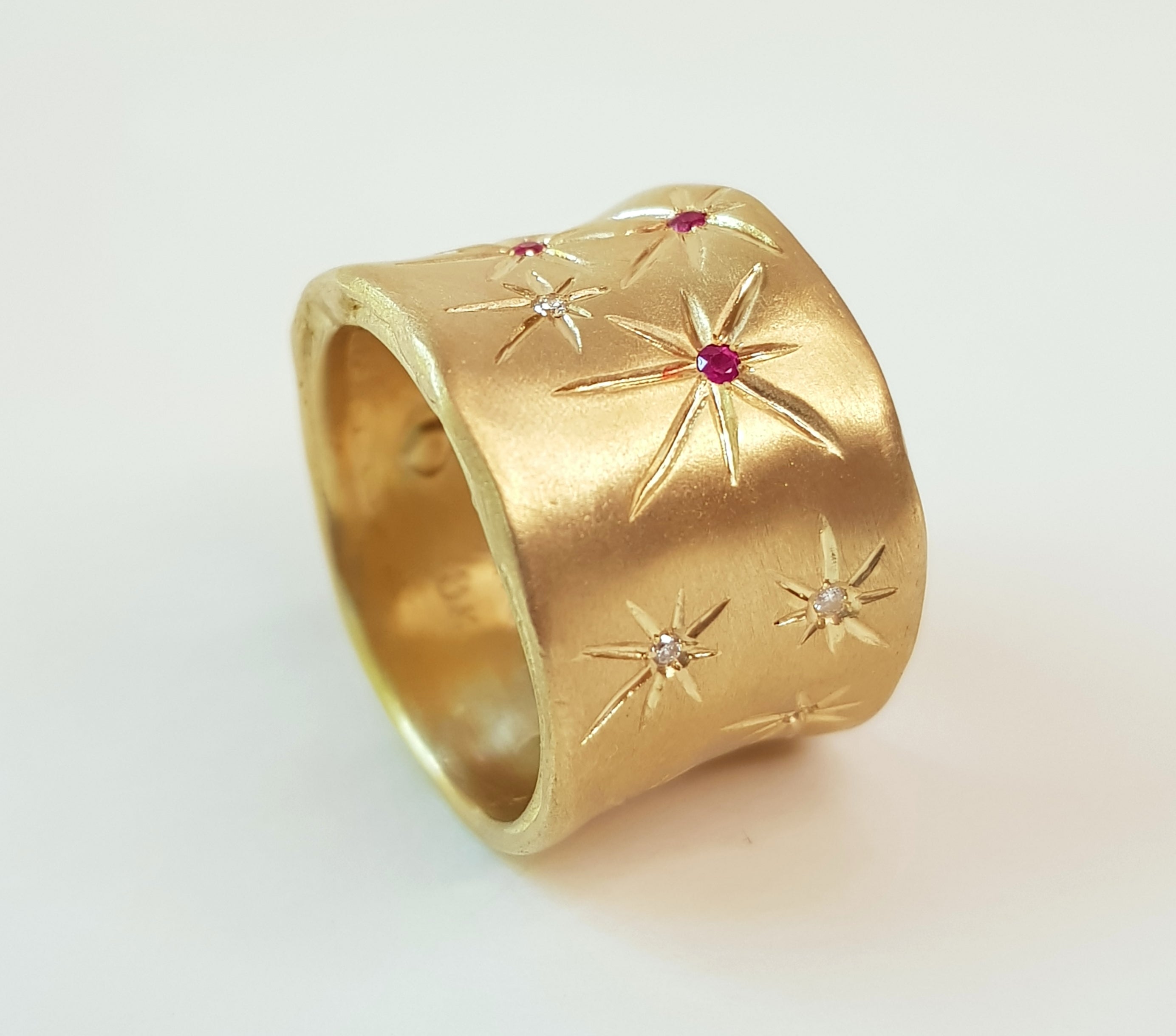 Ethereal 18K Gold Cigar Band Ring Engraved With Stars, Set Diamonds And Rubies