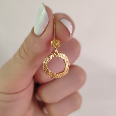 gold circle dangle earrings