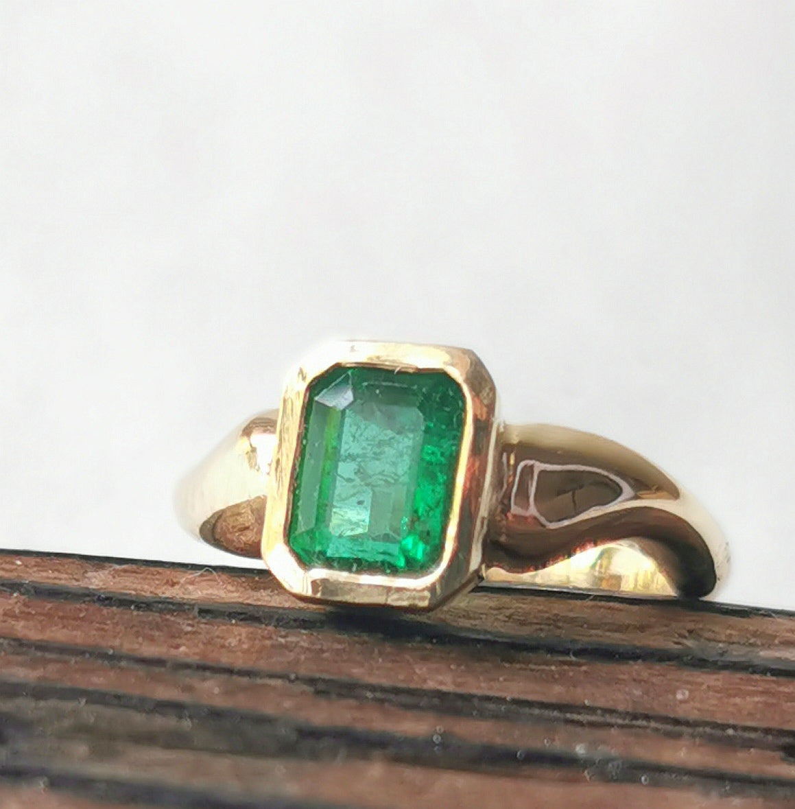 Green Emerald Organic Smooth 18k Gold Talisman