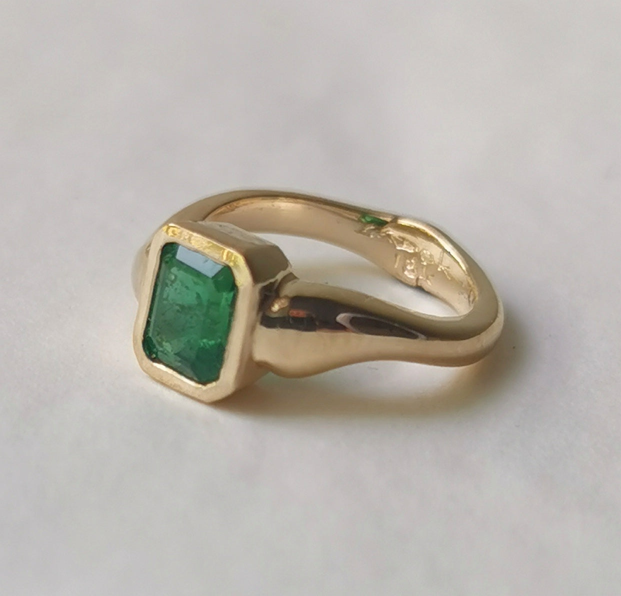 Green Emerald Organic Smooth 18k Gold Talisman