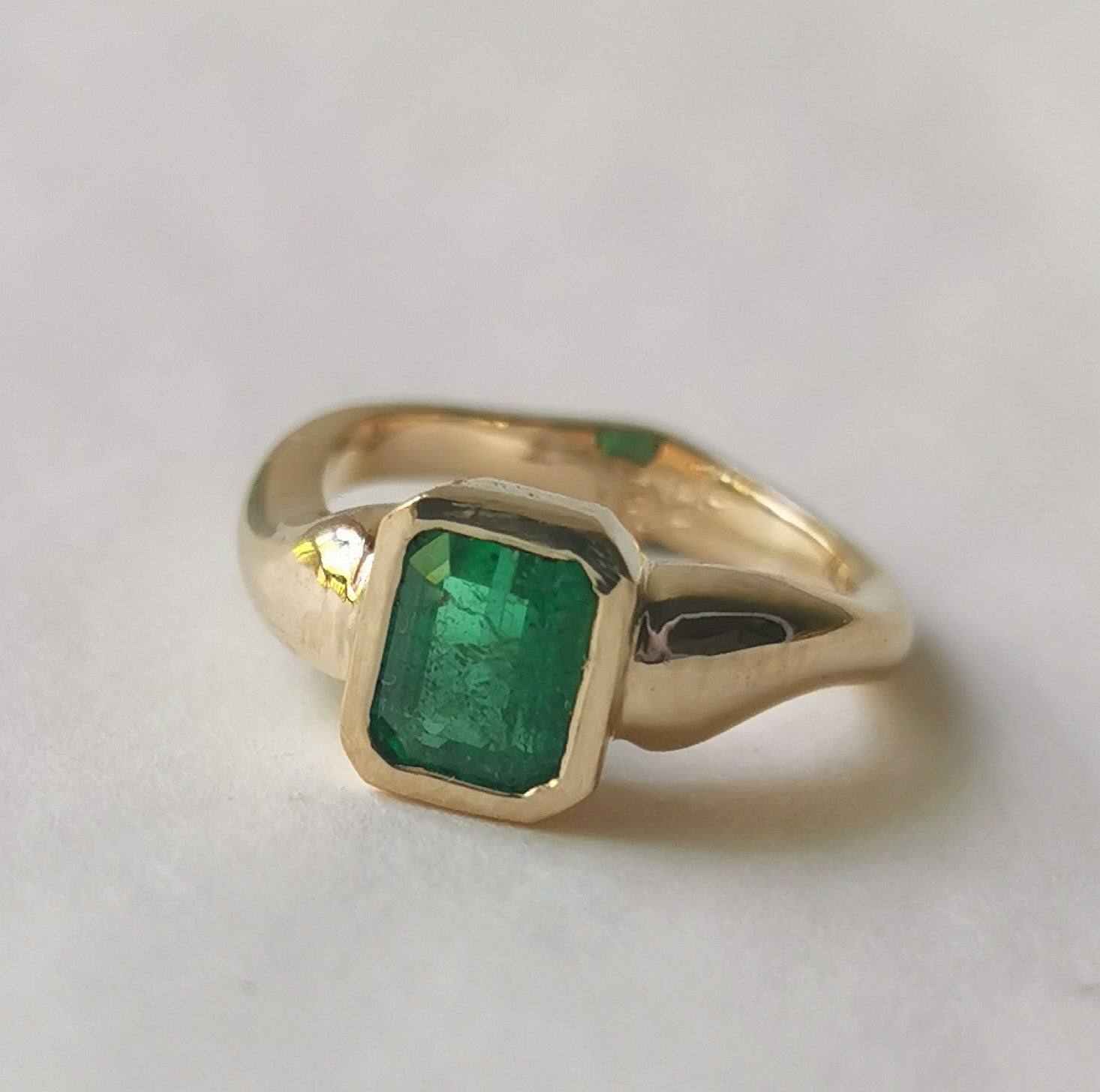 Green Emerald Organic Smooth 18k Gold Talisman