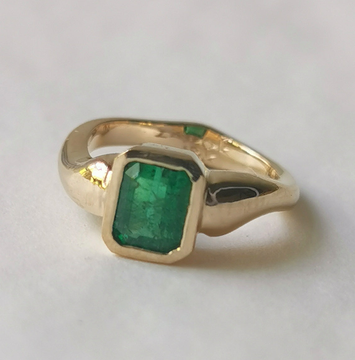 Green Emerald Organic Smooth 18k Gold Talisman