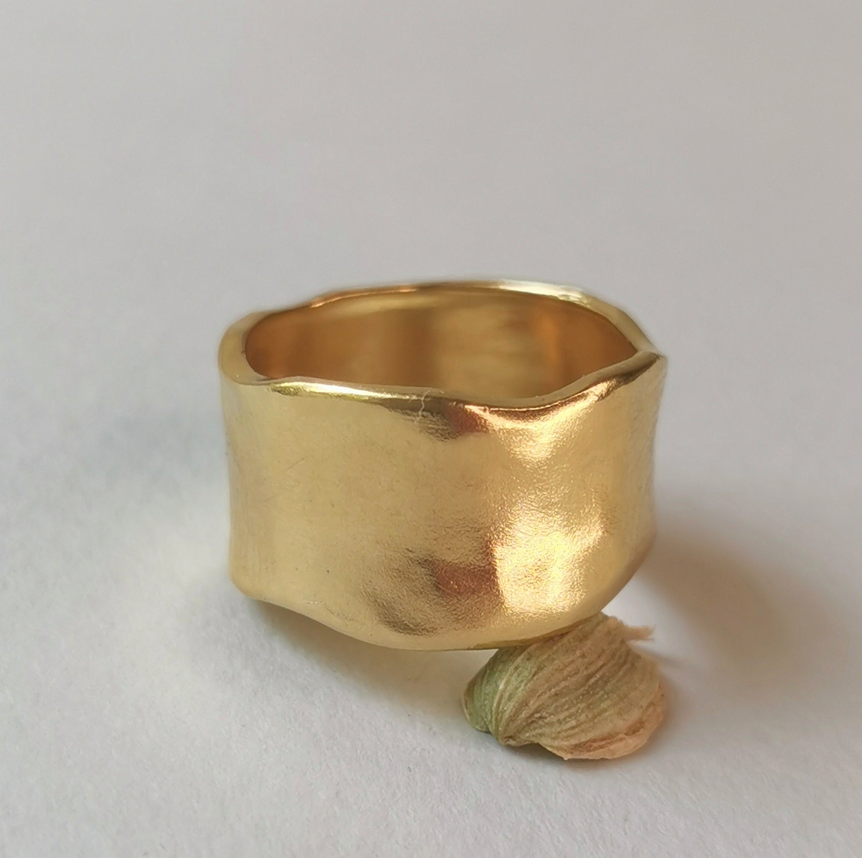 Smooth 18k Gold 11mm Wide Cigar Band Ring