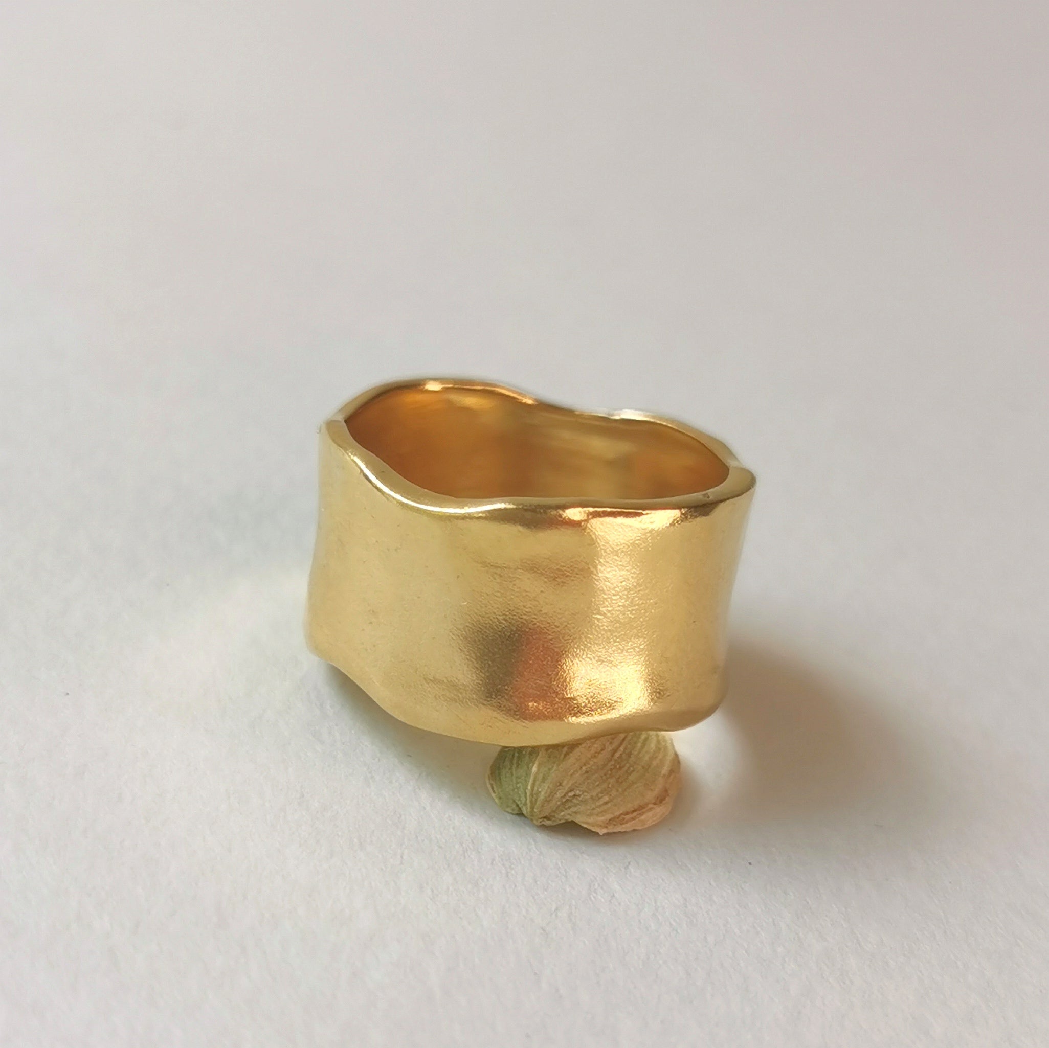 Smooth 18k Gold 11mm Wide Cigar Band Ring