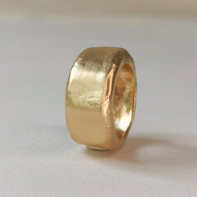 18K Flat Hammered Gold Ring, Thick and Chunky Geometric Gold Band-ZadokGold