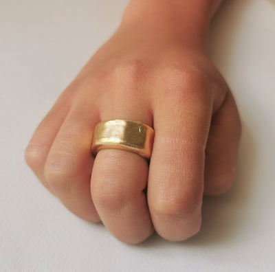 18K Flat Hammered Gold Ring, Thick and Chunky Geometric Gold Band-ZadokGold