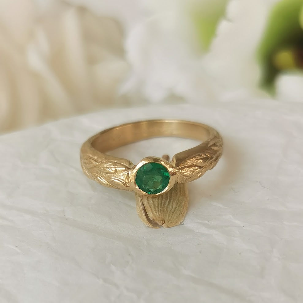 Handmade Carved 14k Gold and Green Emerlad Engagament Ring