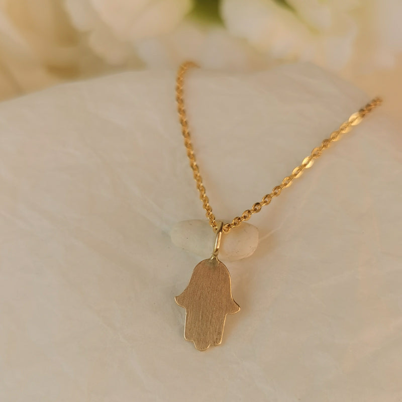 smooth solid gold hamsa necklacs