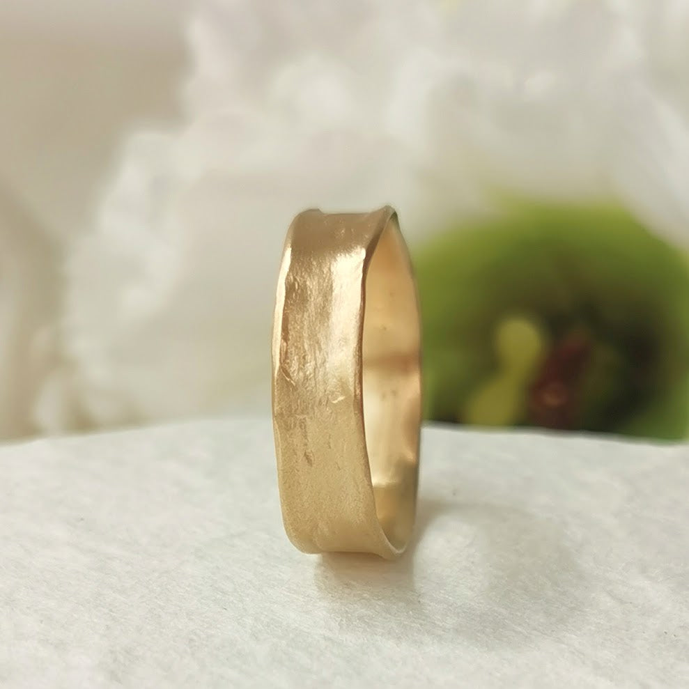 18K Solid Gold Hammered Unique Textured Men's Wedding Band