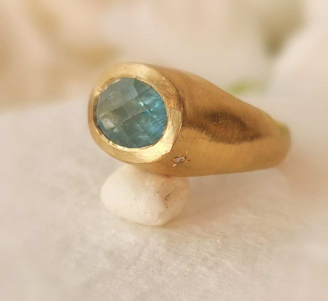 Dusty Blue Aquamarine 18k Gold Signet Ring