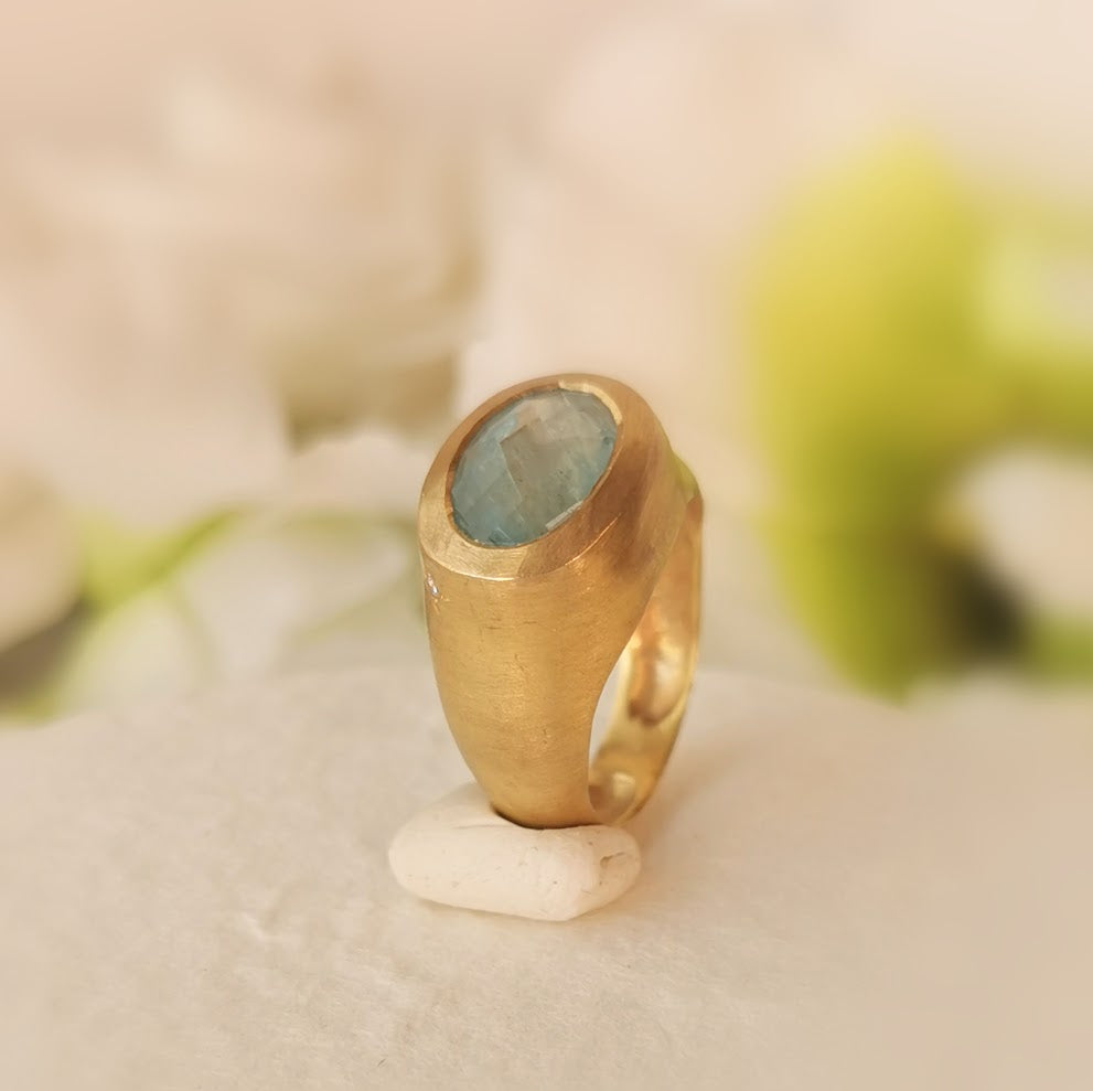 Dusty Blue Aquamarine 18k Gold Signet Ring