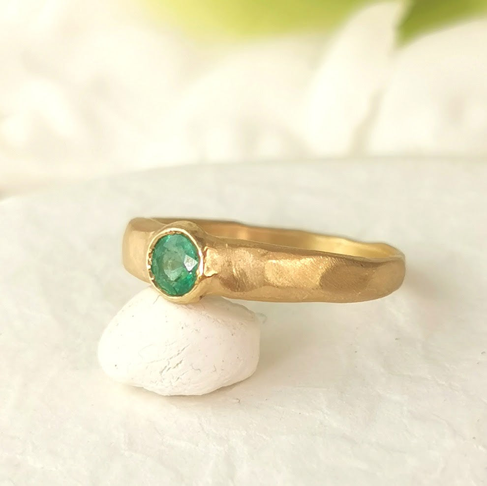 Green Emerald Gemstone Engagement Ring 18k Gold Ring Gypsy Setting