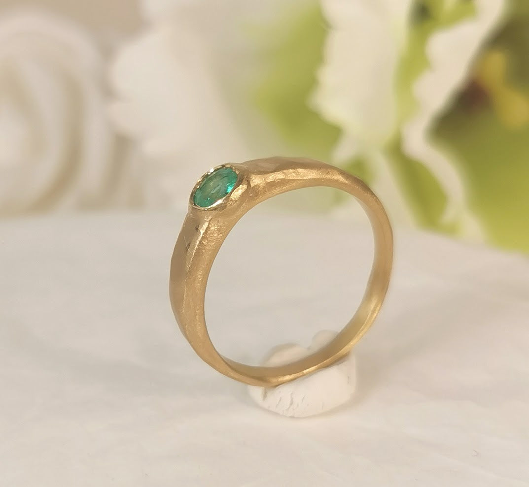 Green Emerald Gemstone Engagement Ring 18k Gold Ring Gypsy Setting