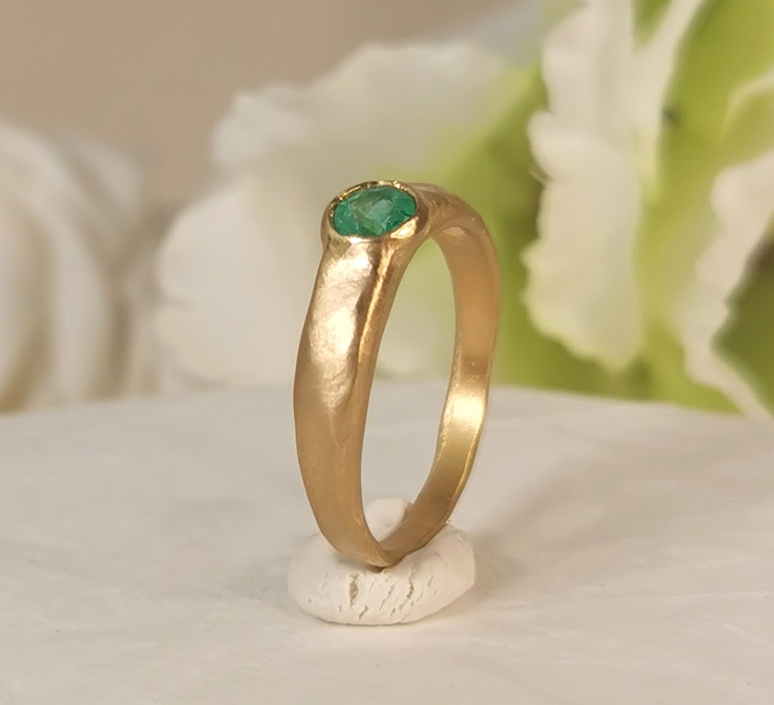 Green Emerald Gemstone Engagement Ring 18k Gold Ring Gypsy Setting