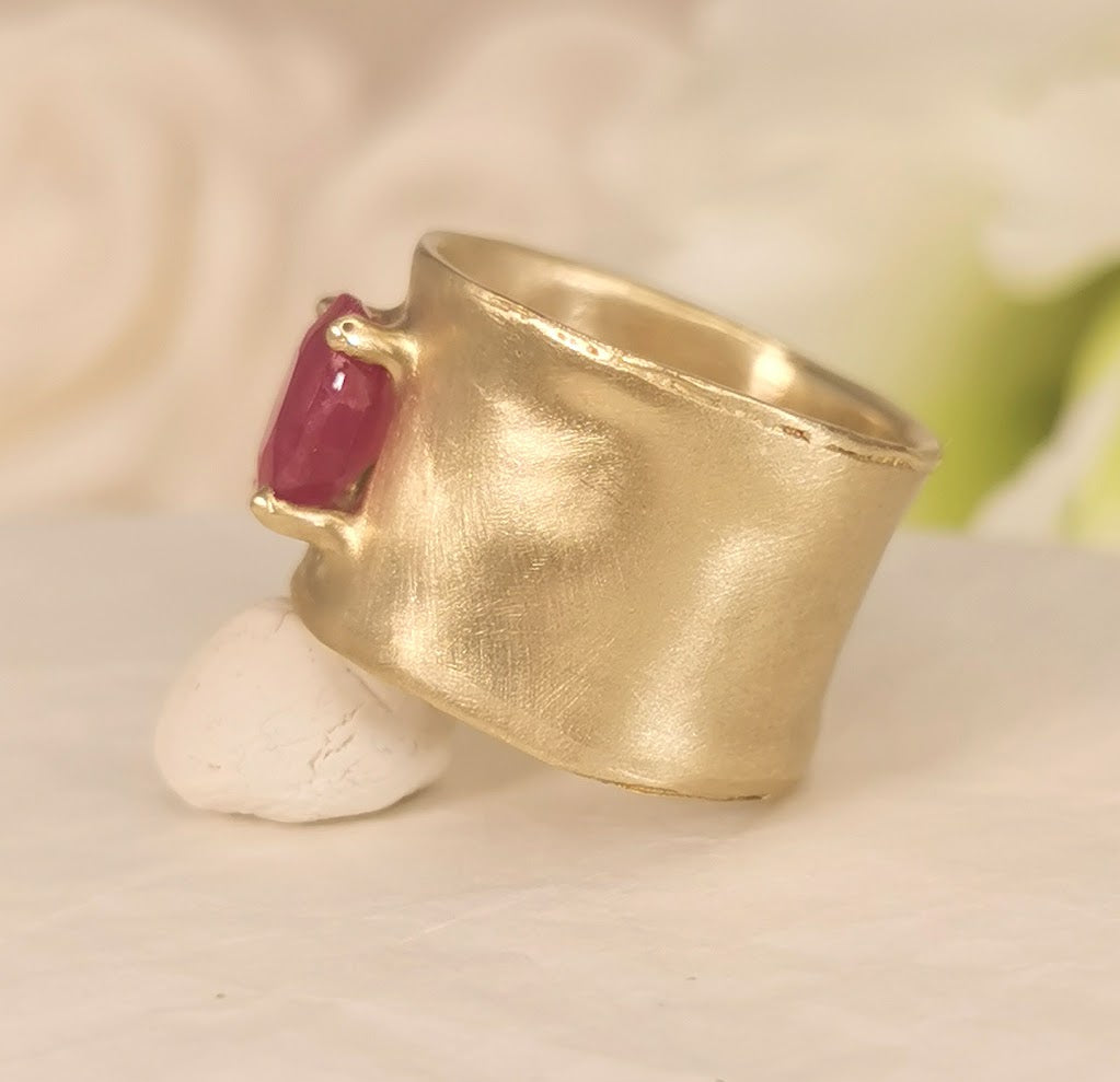 Large Oval Red Ruby 18k Gold Cigar Band Ring