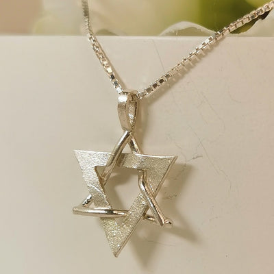 Silver Magen David Delicate Interlocked Stars Design