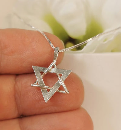 Silver Magen David Delicate Interlocked Stars Design