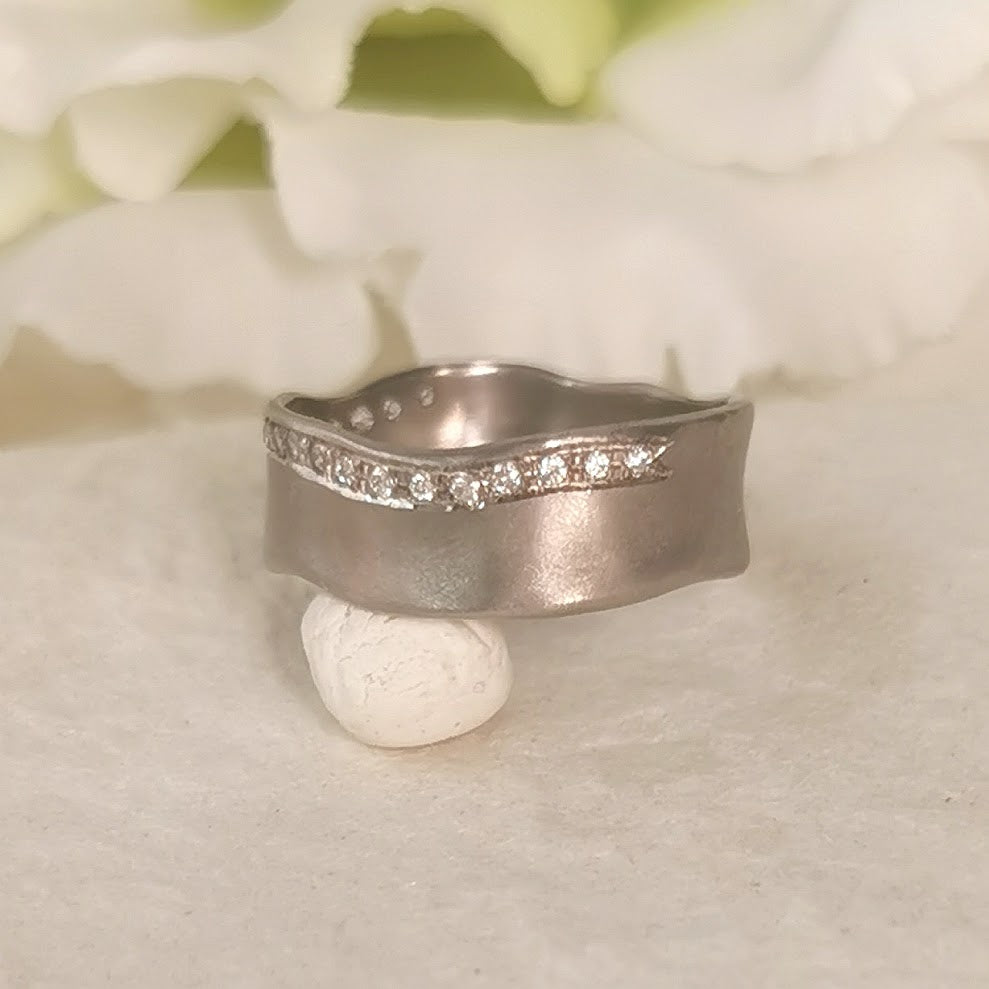 14K White Gold 6mm Wedding Band With 20 Diamonds