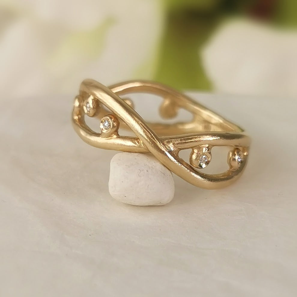 Diamond Twist Gold Ring 