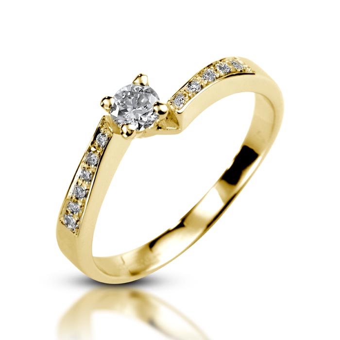 Sophisticated Diamond Engagement Ring Yellow gold