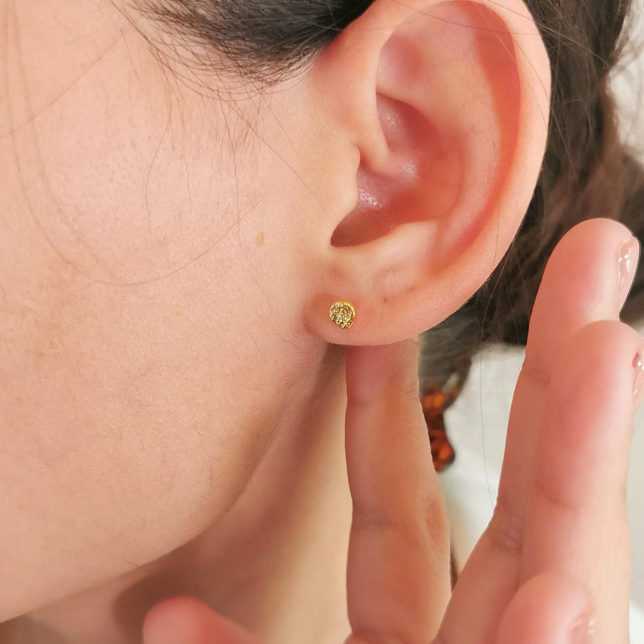 Yellow gold stud earrings