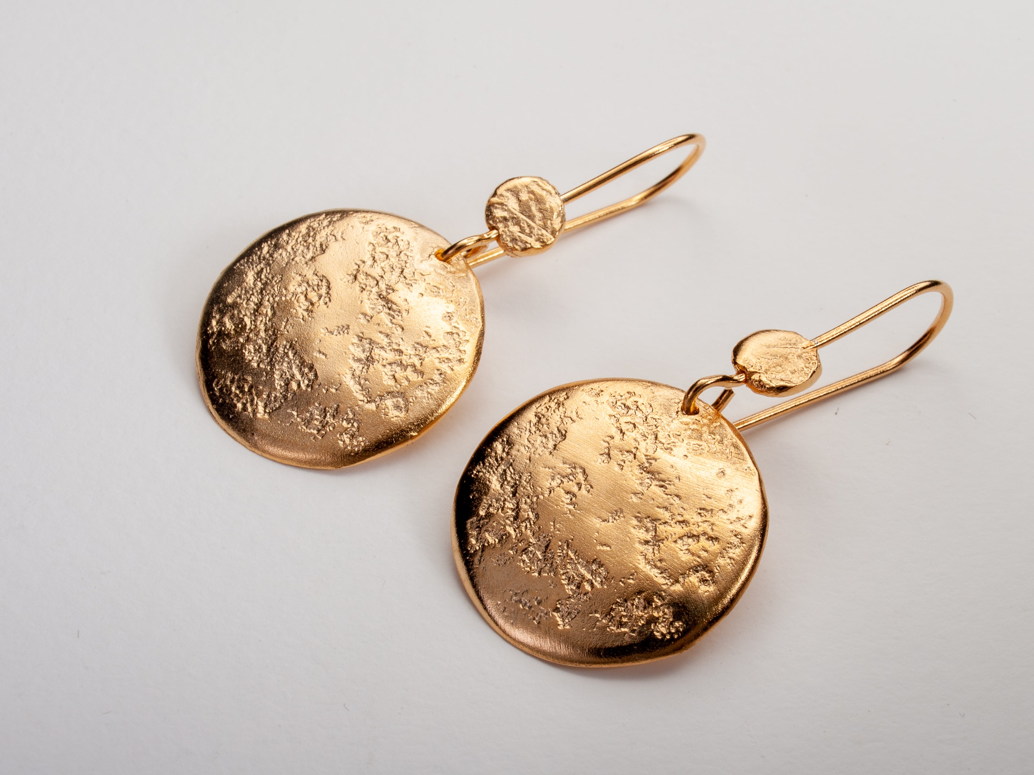 Textured Hammered Gold Round Disc Earrings Gold Plated