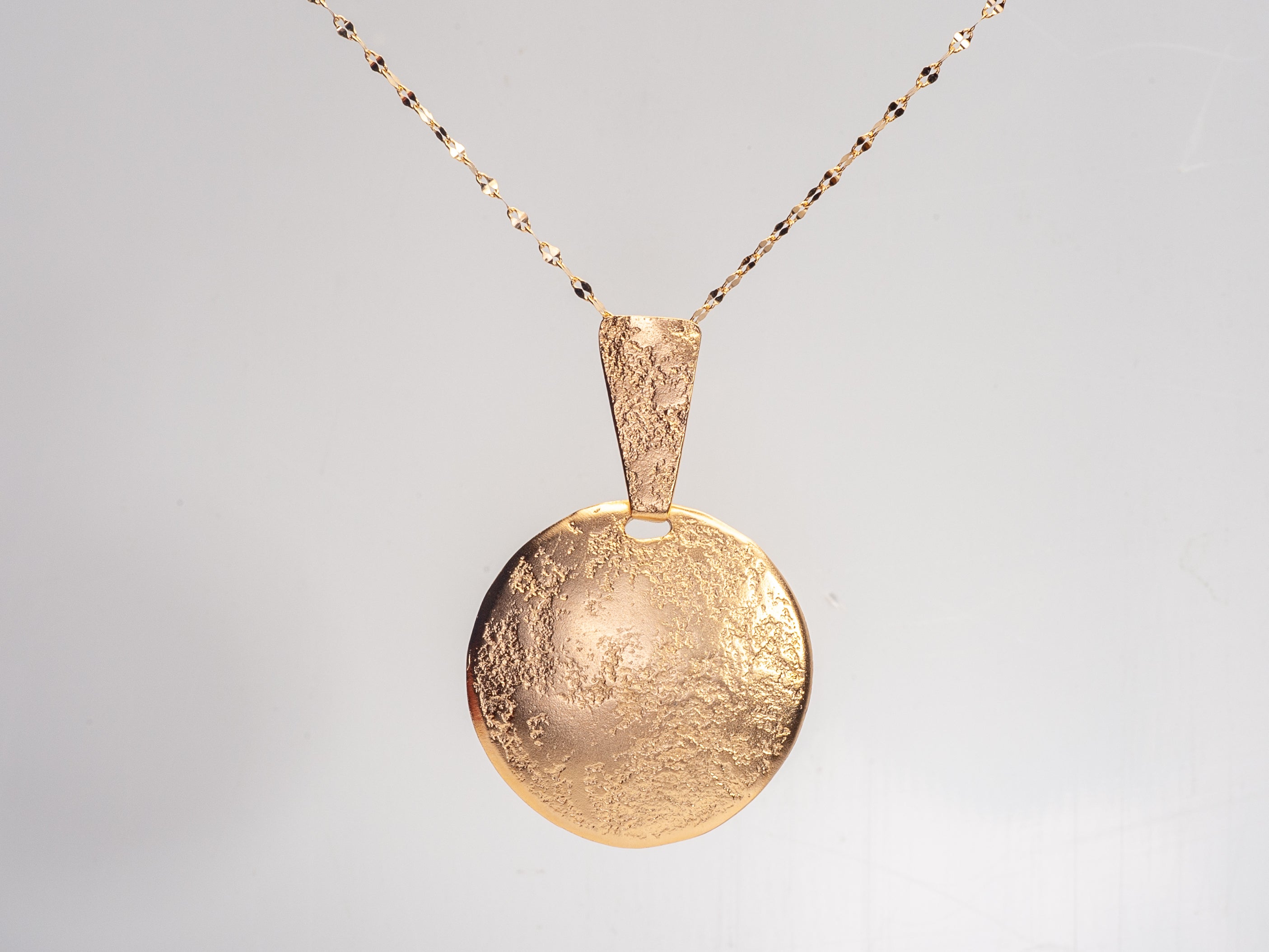 Large Round 14k Gold Circle Pendant Necklace in Textured Hammered Gold