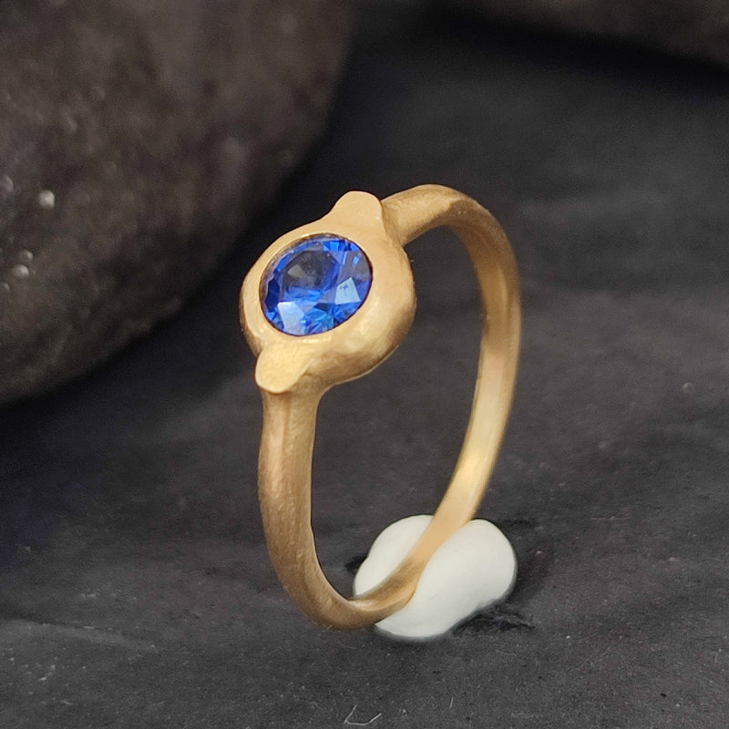 Blue Sapphire Gemstone Ring in 18k gold-ZadokGold