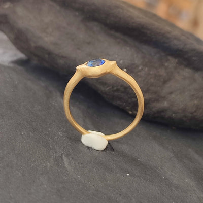 Blue Sapphire Gemstone Ring in 18k gold-ZadokGold