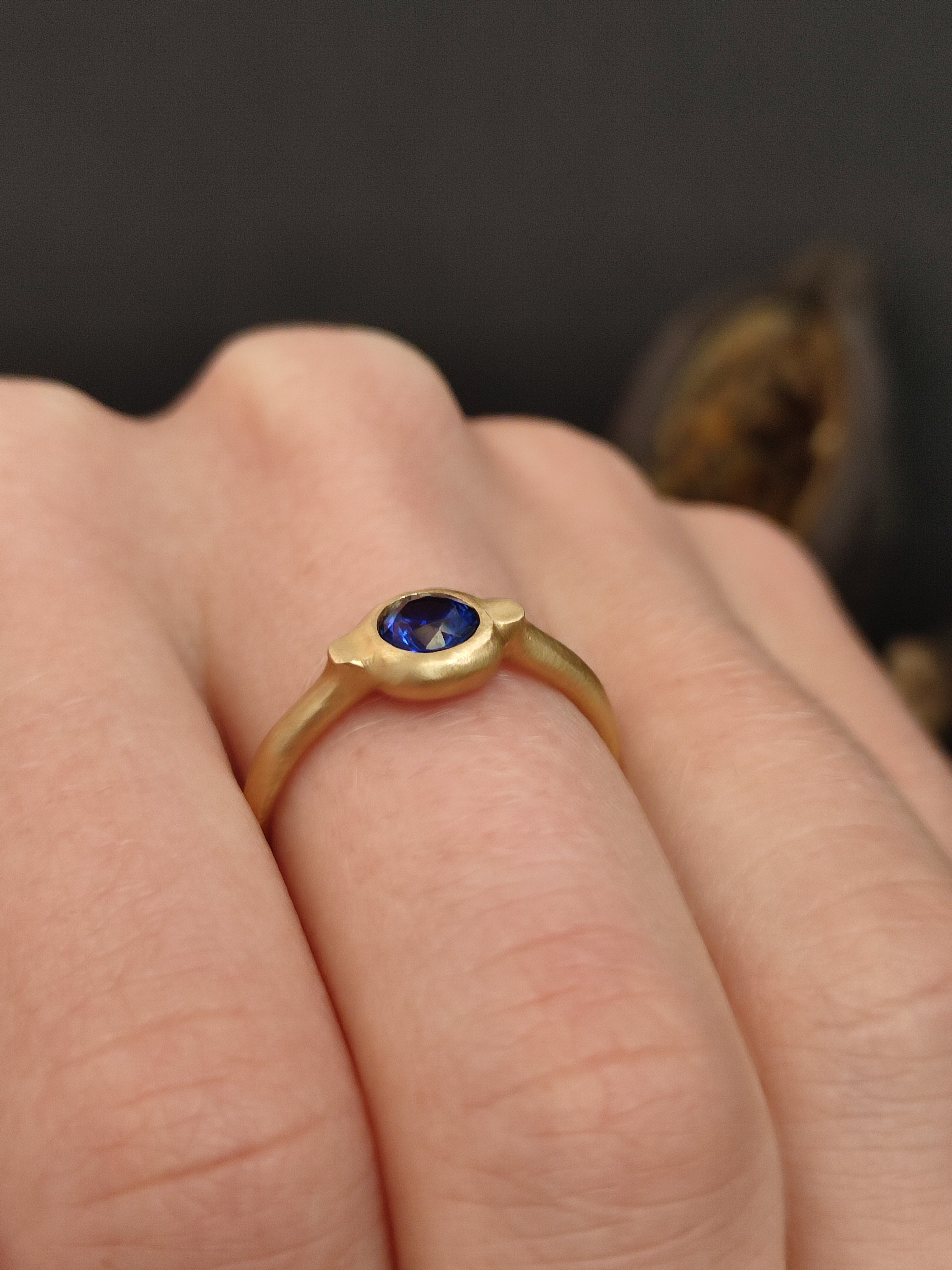 Blue Sapphire Gemstone Ring in 18k gold