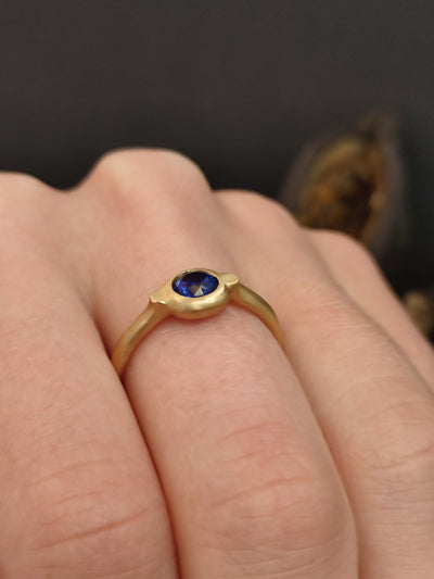 Blue Sapphire Gemstone Ring in 18k gold-ZadokGold