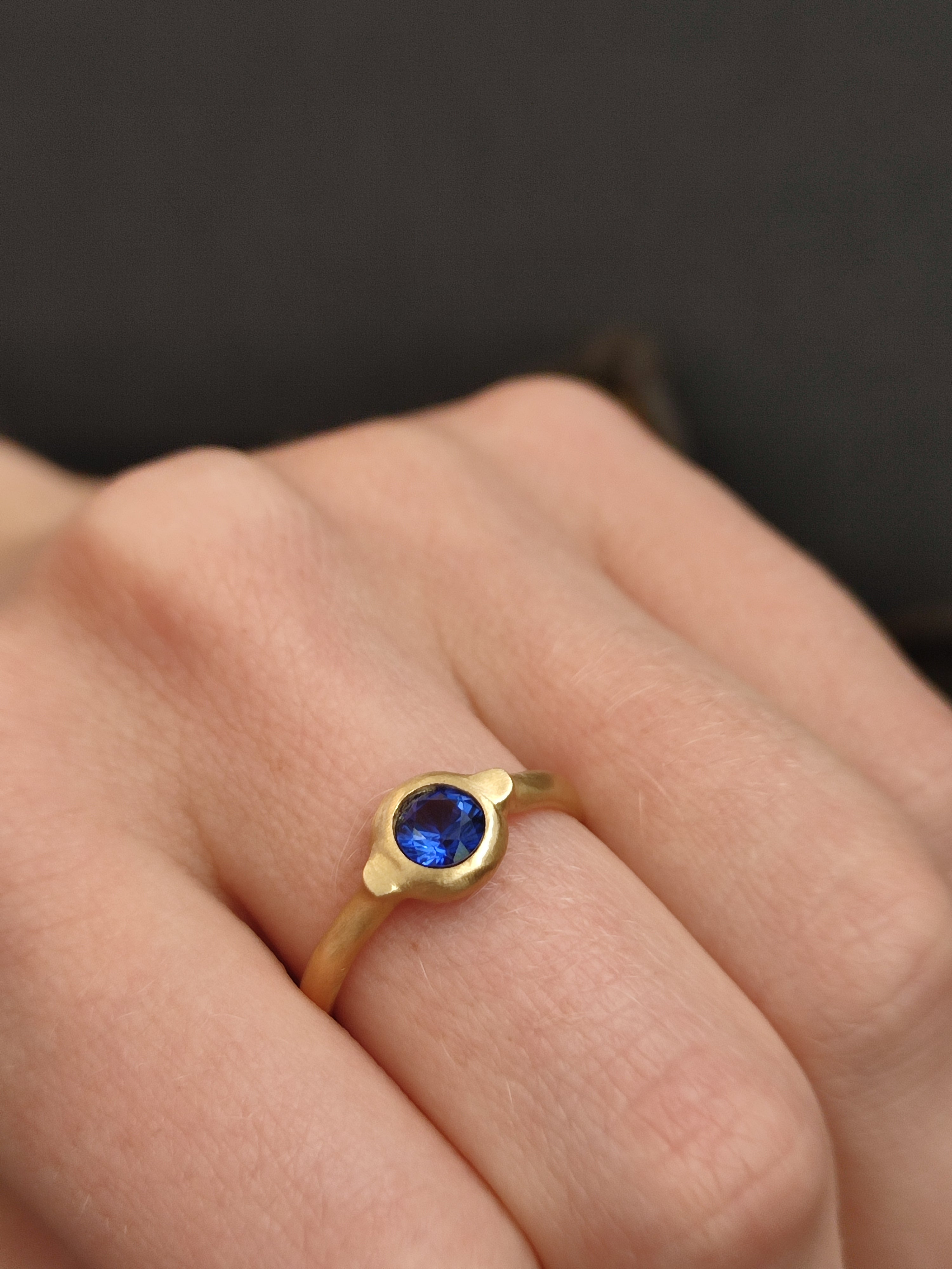 Blue Sapphire Gemstone Ring in 18k gold