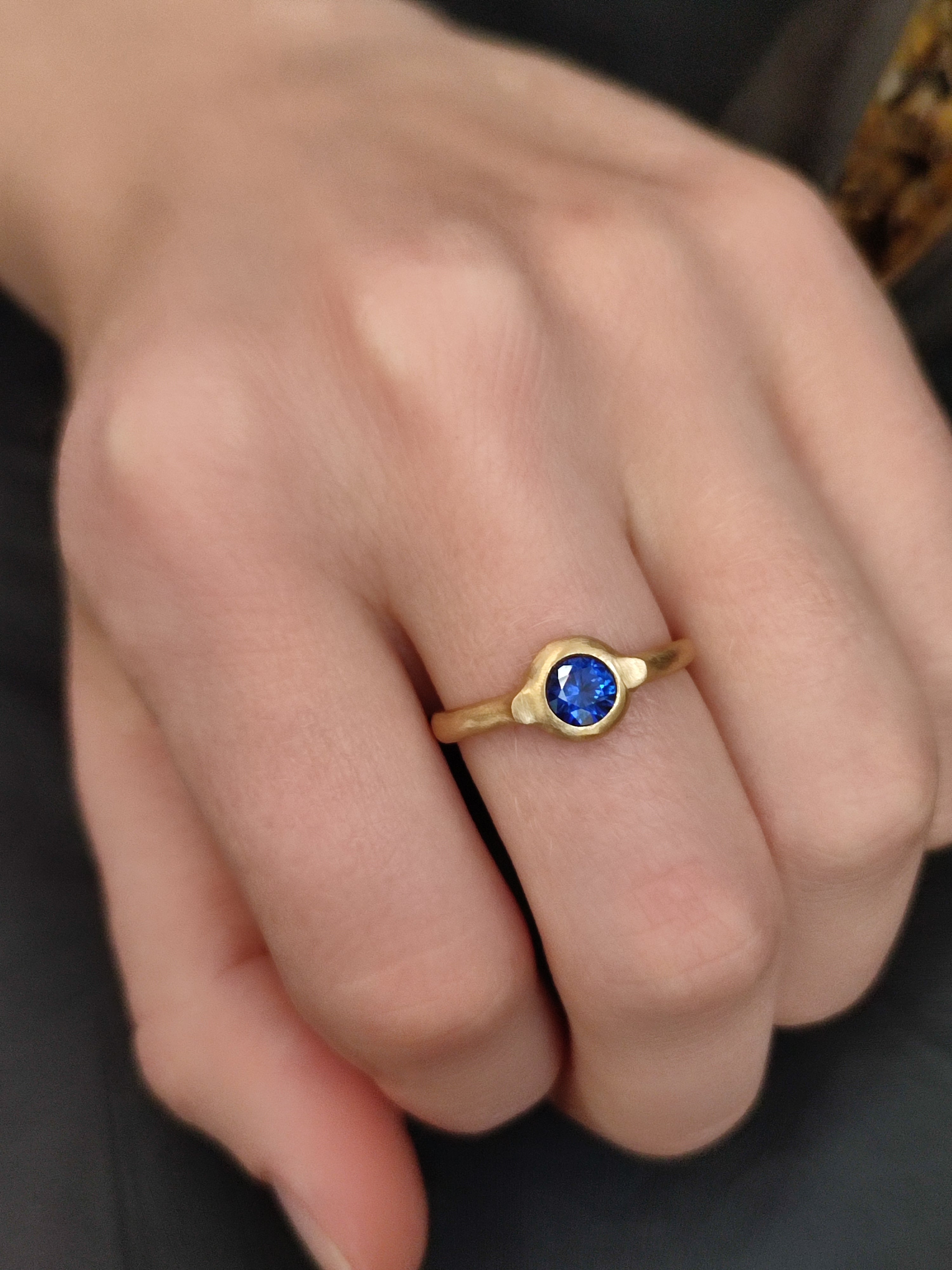 Blue Sapphire Gemstone Ring in 18k gold