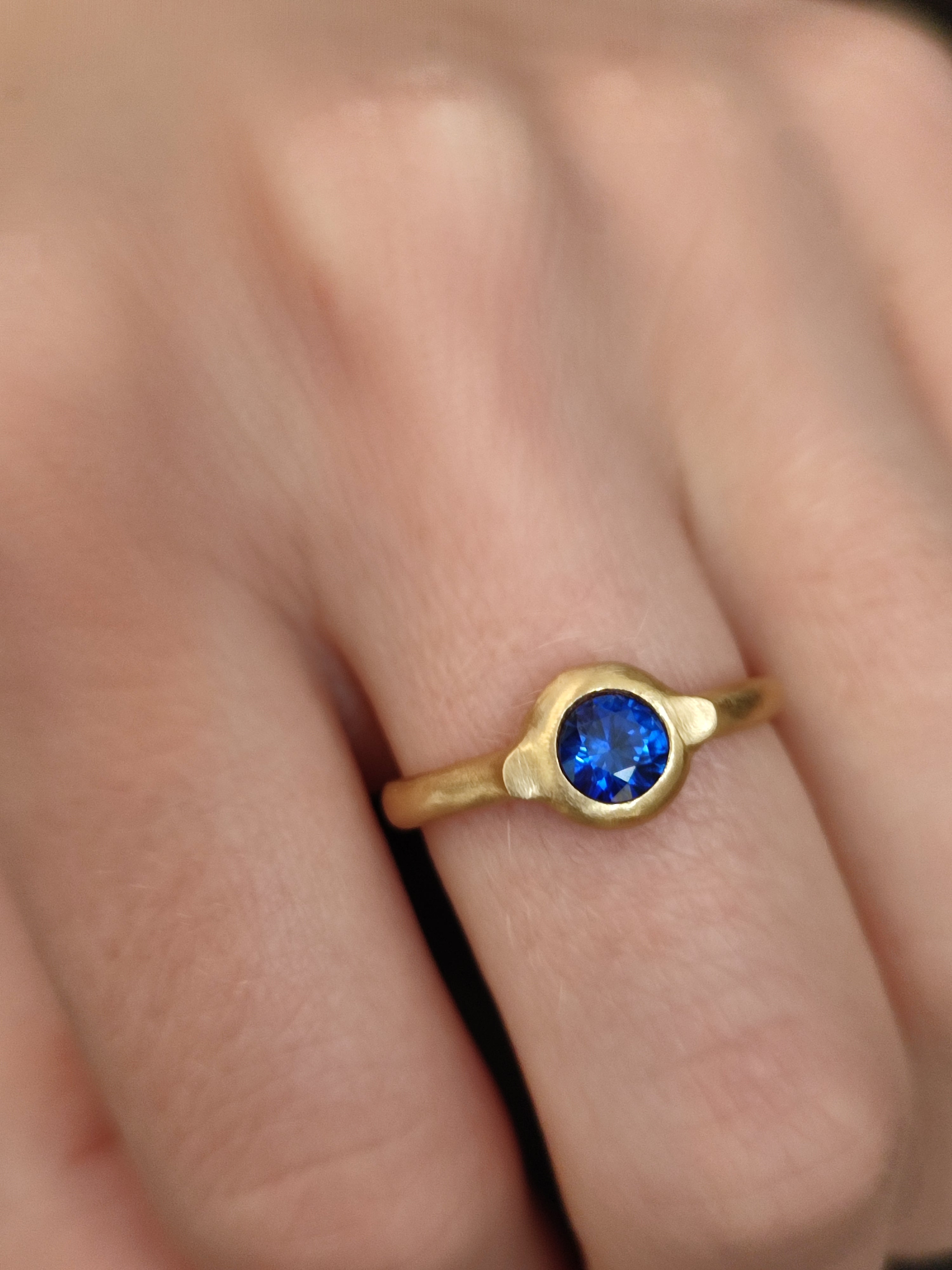 Blue Sapphire Gemstone Ring in 18k gold