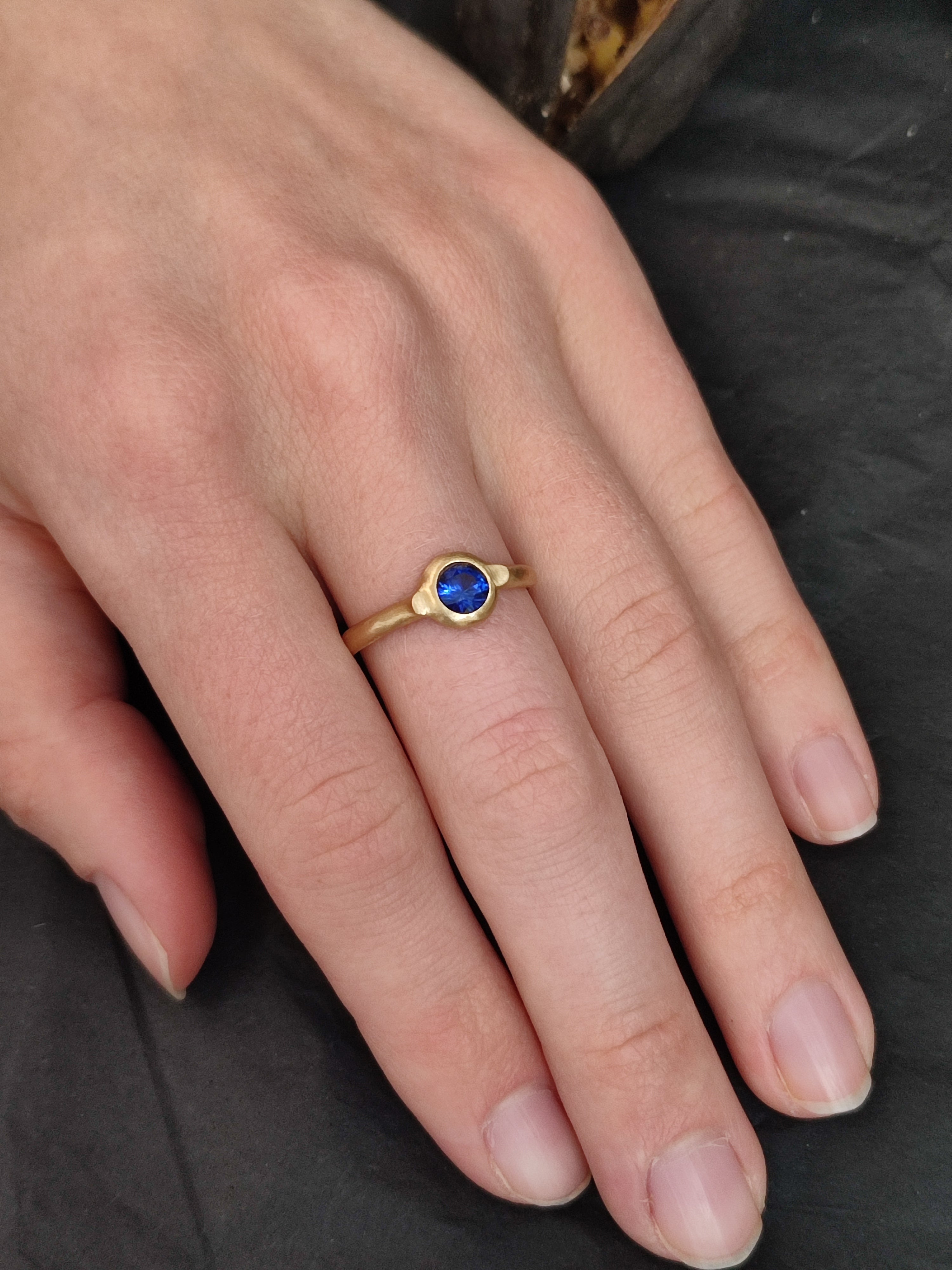 Blue Sapphire Gemstone Ring in 18k gold