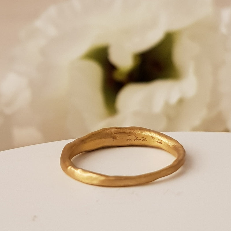 18k Hammered Slim Gold Ring